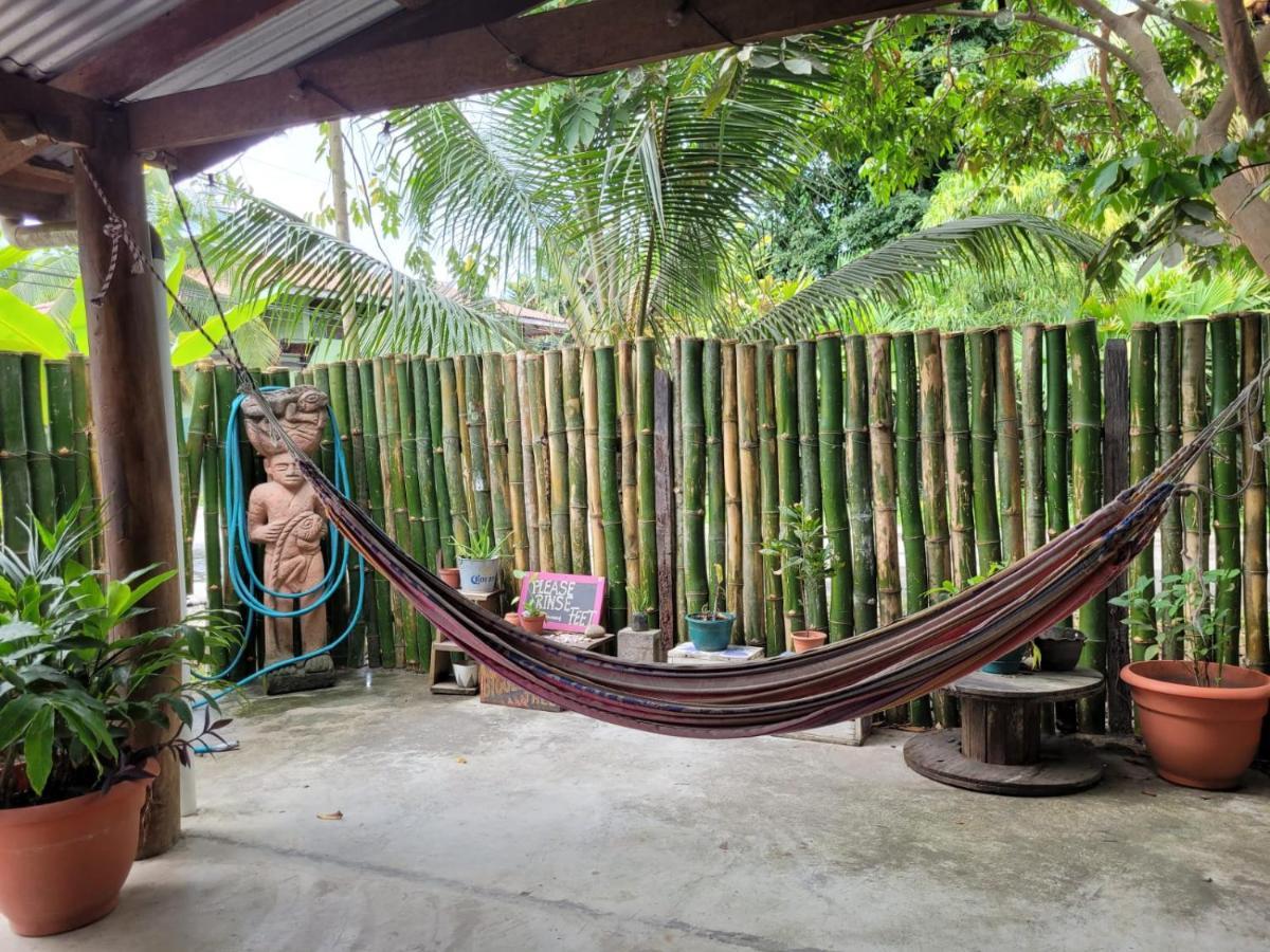 Hostel Roots Family Puerto Viejo de Talamanca Exterior foto